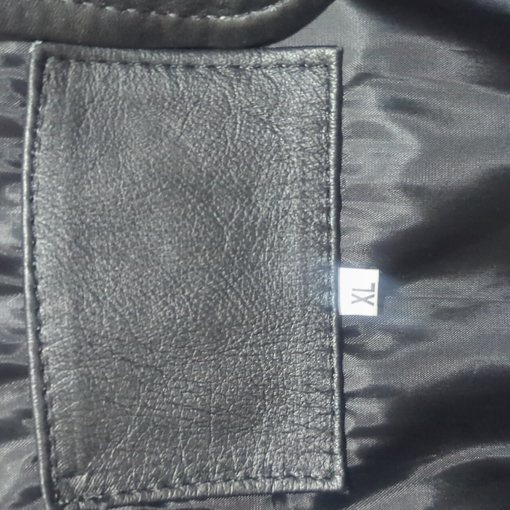 Leather jacket - Picture 2 of 4